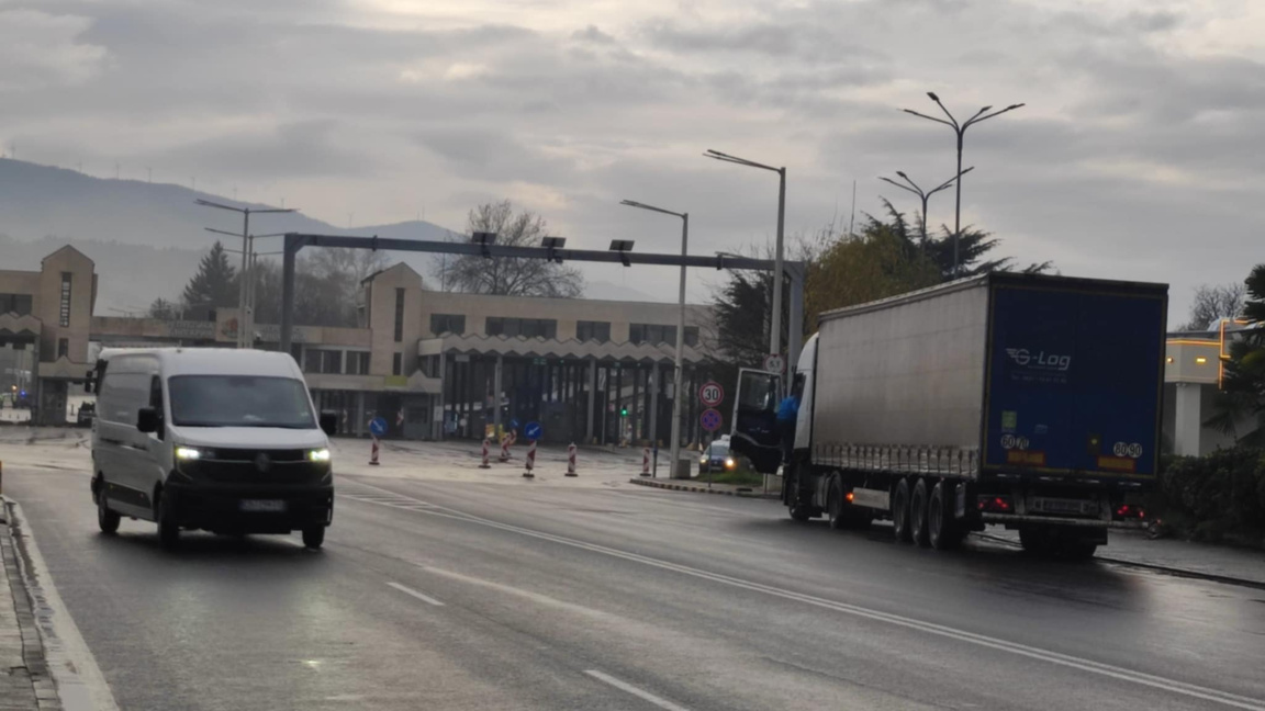 Продължава блокадата на ГКПП "Кулата"