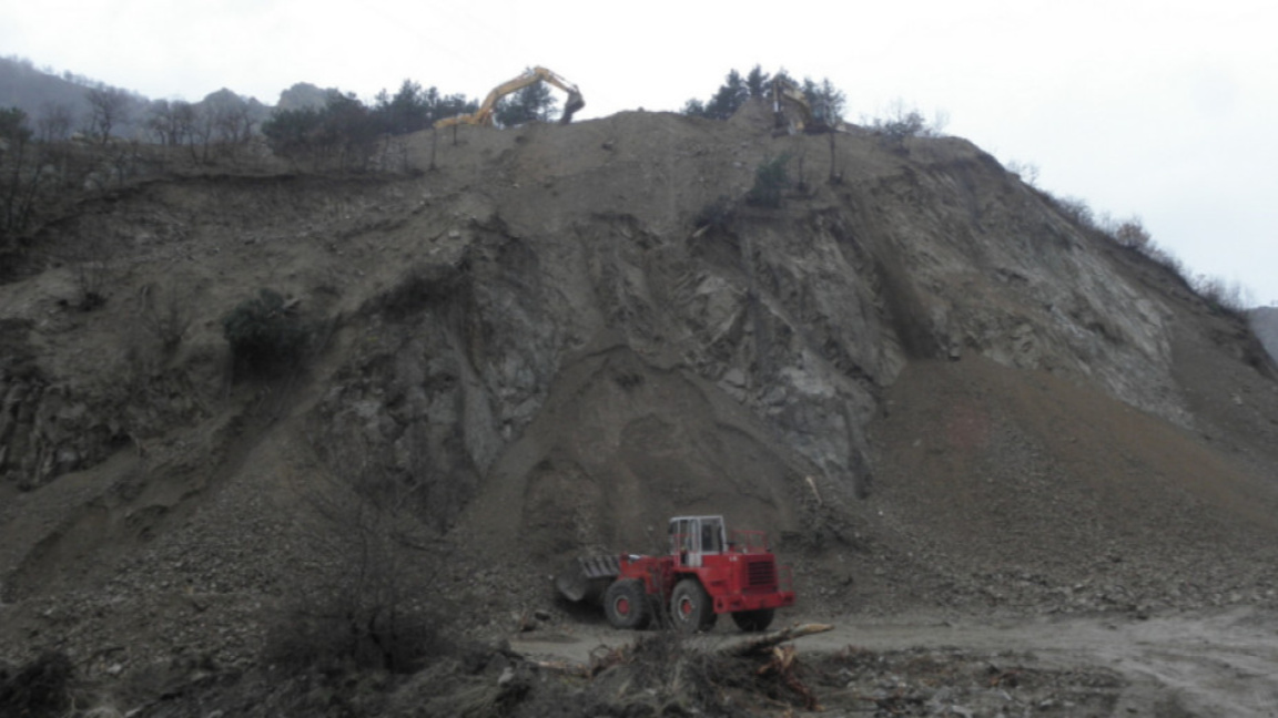 Разкриха пореден случай на незаконен доб...