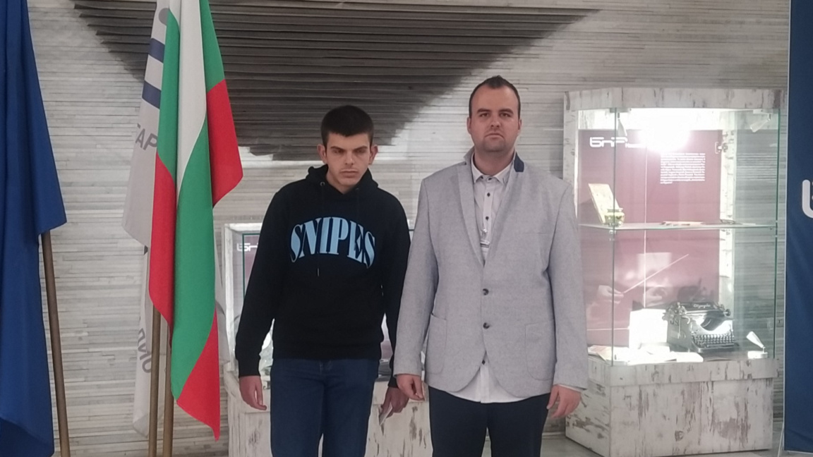 Студент по финанси прави платформа, за д...