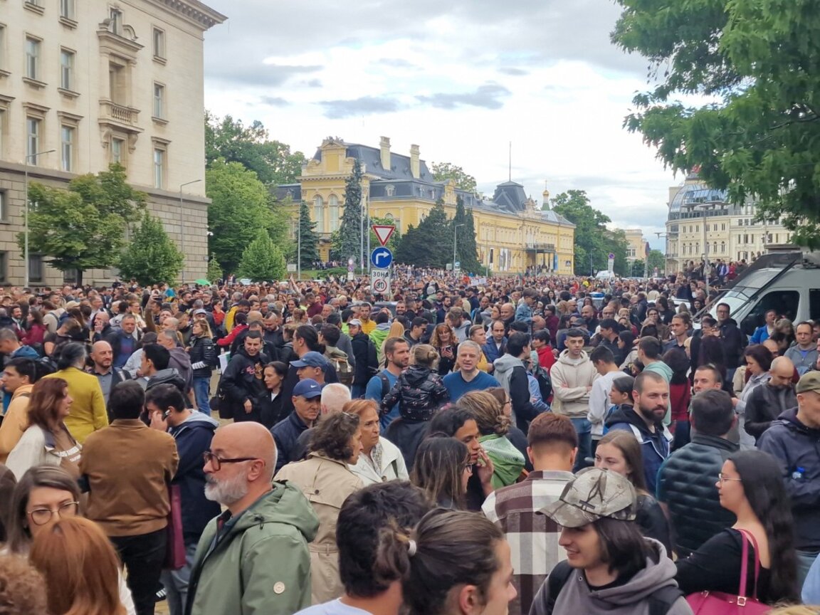 Протест пред Столичната община в подкрепа на Васил Терзиев