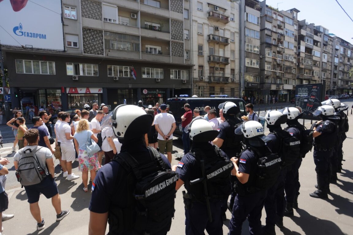 Продължават протестните блокади в Сърбия, има арести в три града