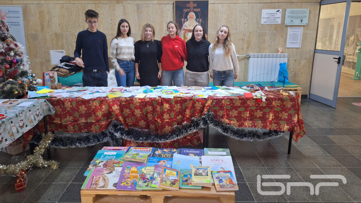 Ученици от 32-ро средно училище с кампания за "Българската Коледа"