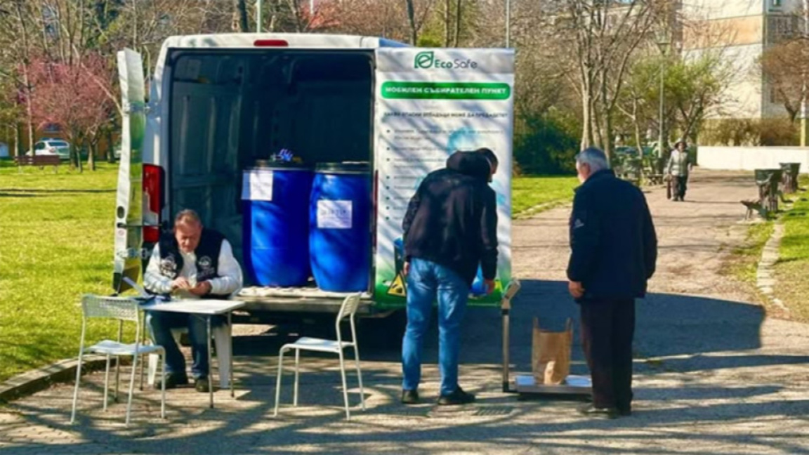 Мобилният пункт за опасни отпадъци днес е в районите "Искър" и "Панчарево"