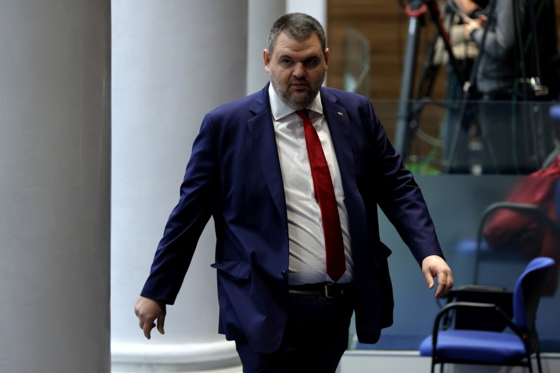 Делян Пеевски видя "коалиция на пудела", не вижда как ще води диалог с ПП-ДБ