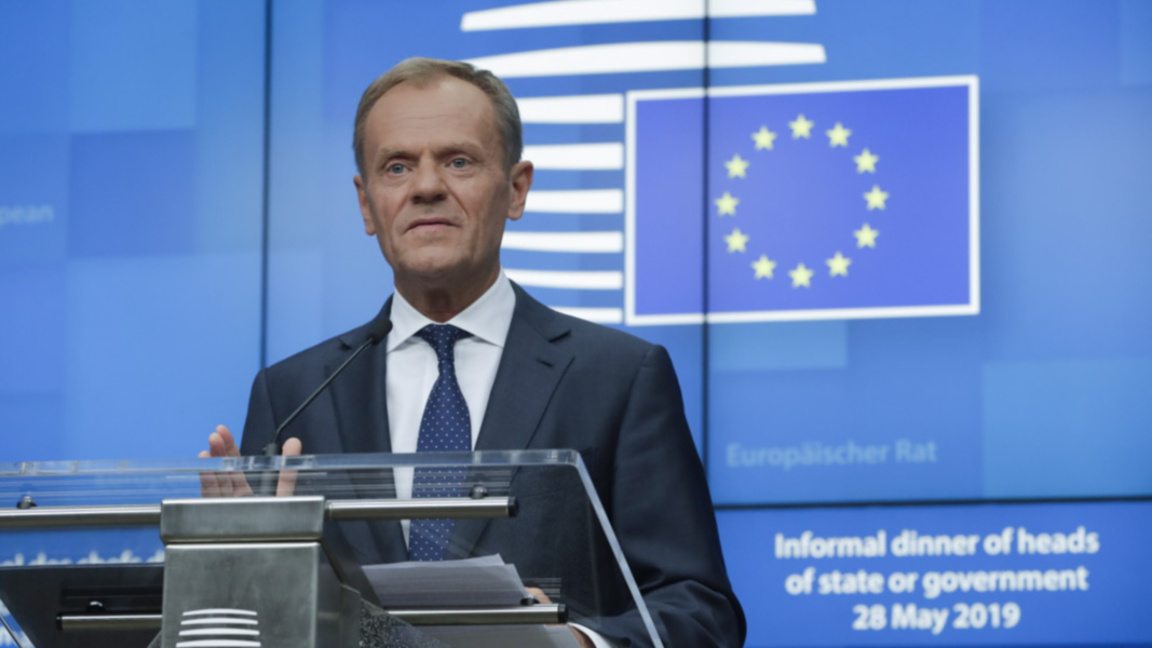 Туск иска резолюция на министрите си, за...