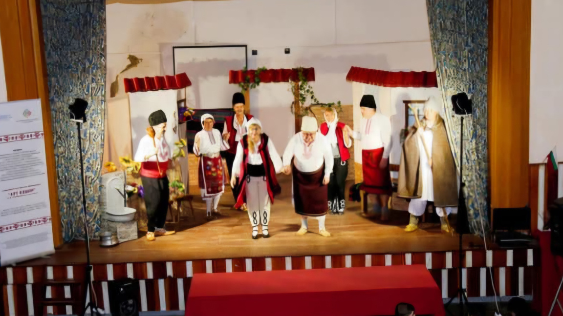 Самодейците от Пчеларово излязоха на сце...