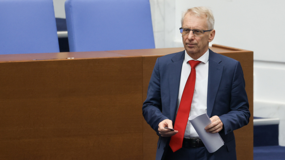 Opposition parties criticize the halt of...