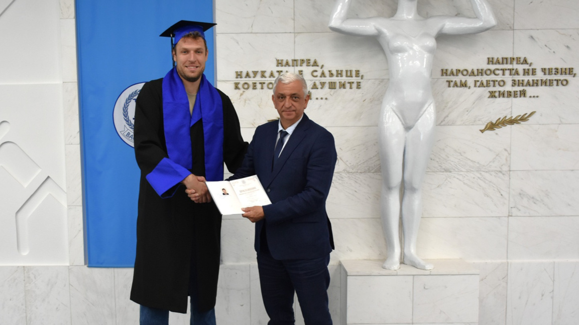 Везенков получи дипломата си за магистър...