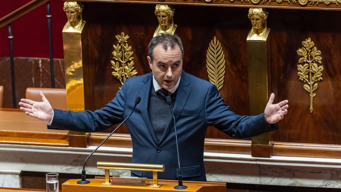 20 януари 2026 г. - Френският министър-председател Себастиан Льокорню произнася речта си пред Националното събрание на Франция. Той обявява използването на член 49, параграф 3 (49.3) от Конституцията на Франция, за да се постигне окончателно приемане на текста на спорния закон за държавния бюджет за 2026 г. без гласуване.