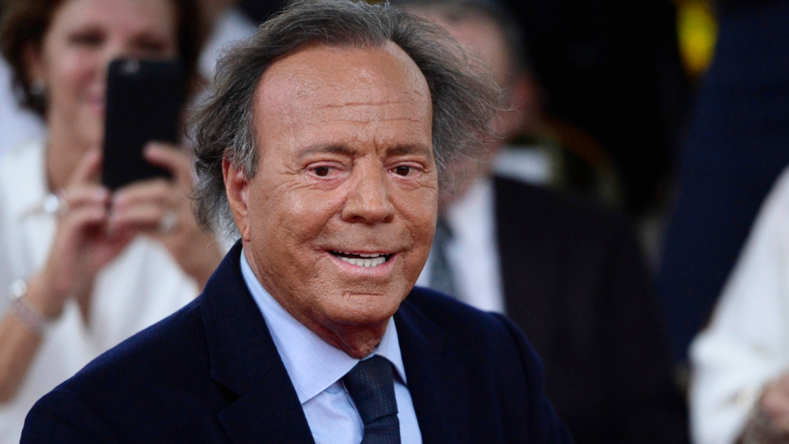 82-годишният Хулио Иглесиас