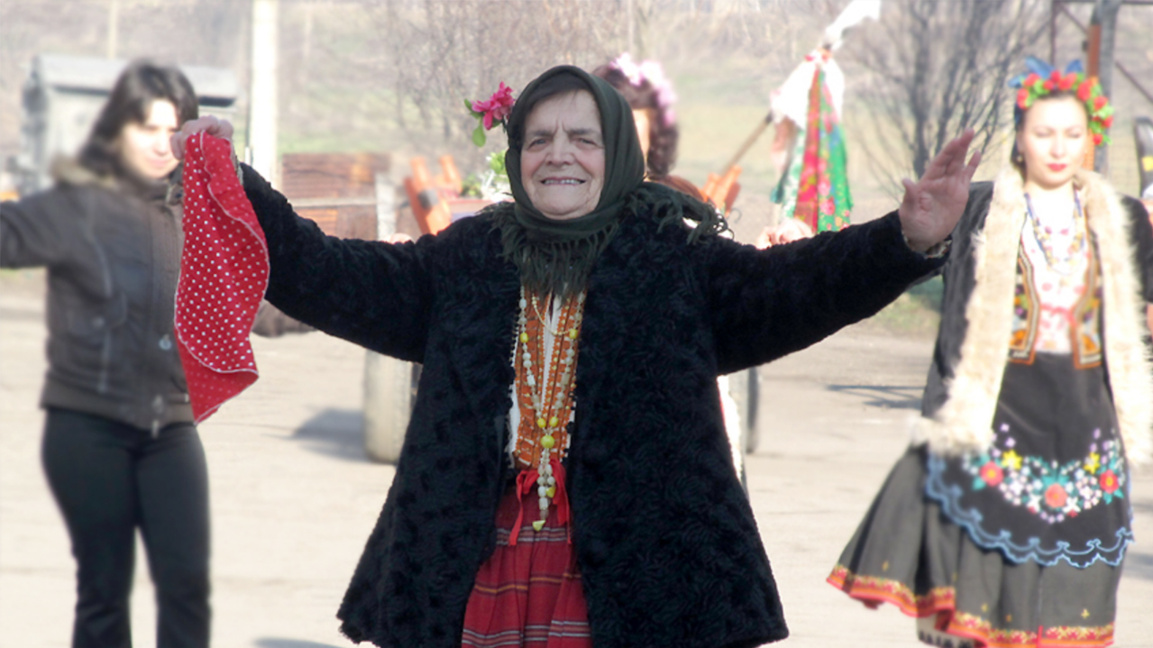 Закружился хоровод в День повитух...