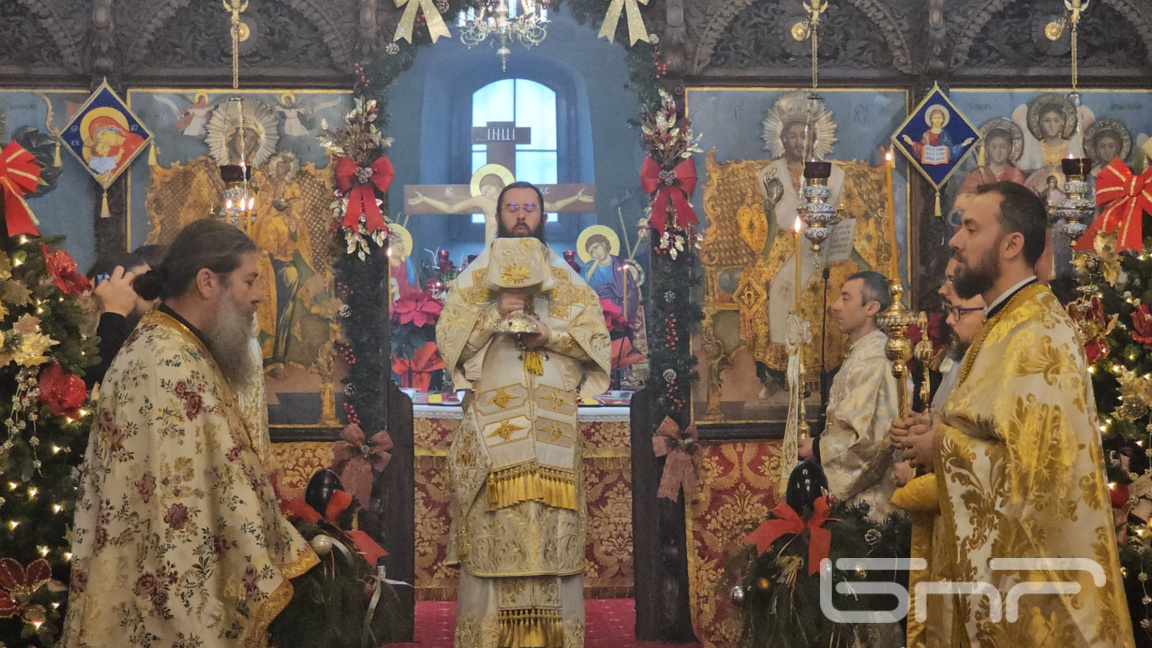 Архиерейска света литургия в Сливен за Рождество