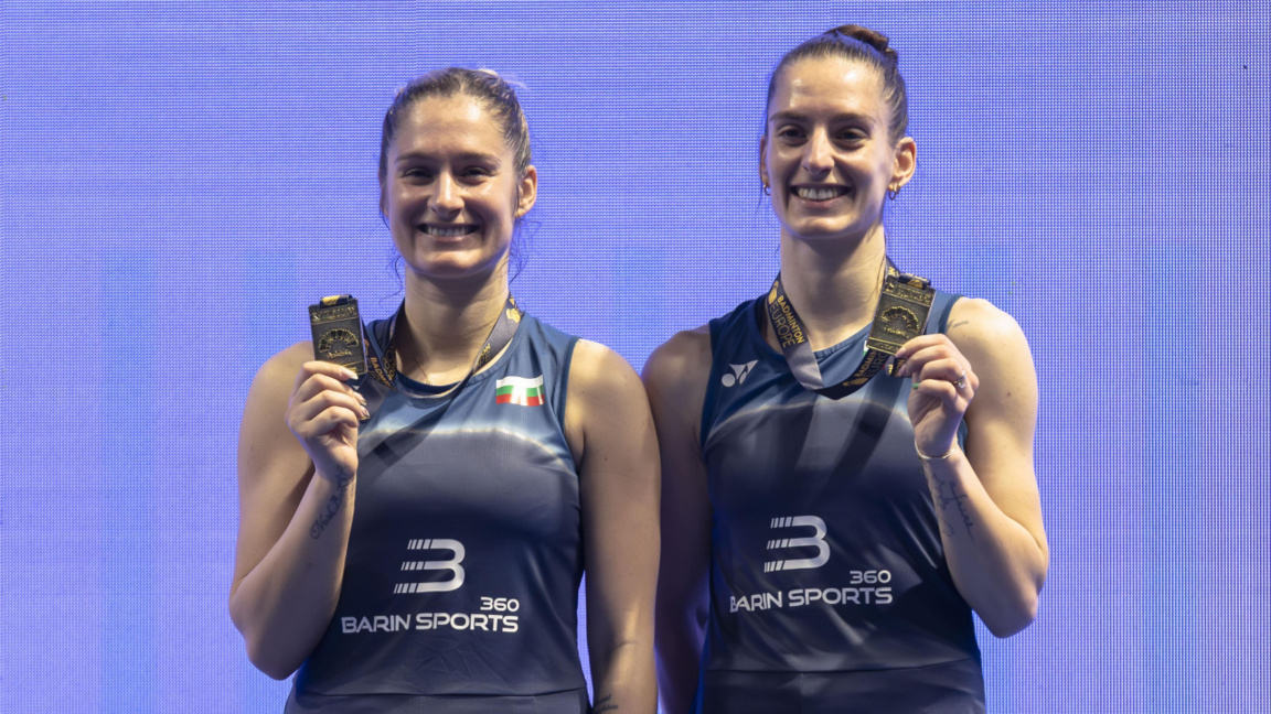 Stefani dhe Gabriella Stoevi me titullin...