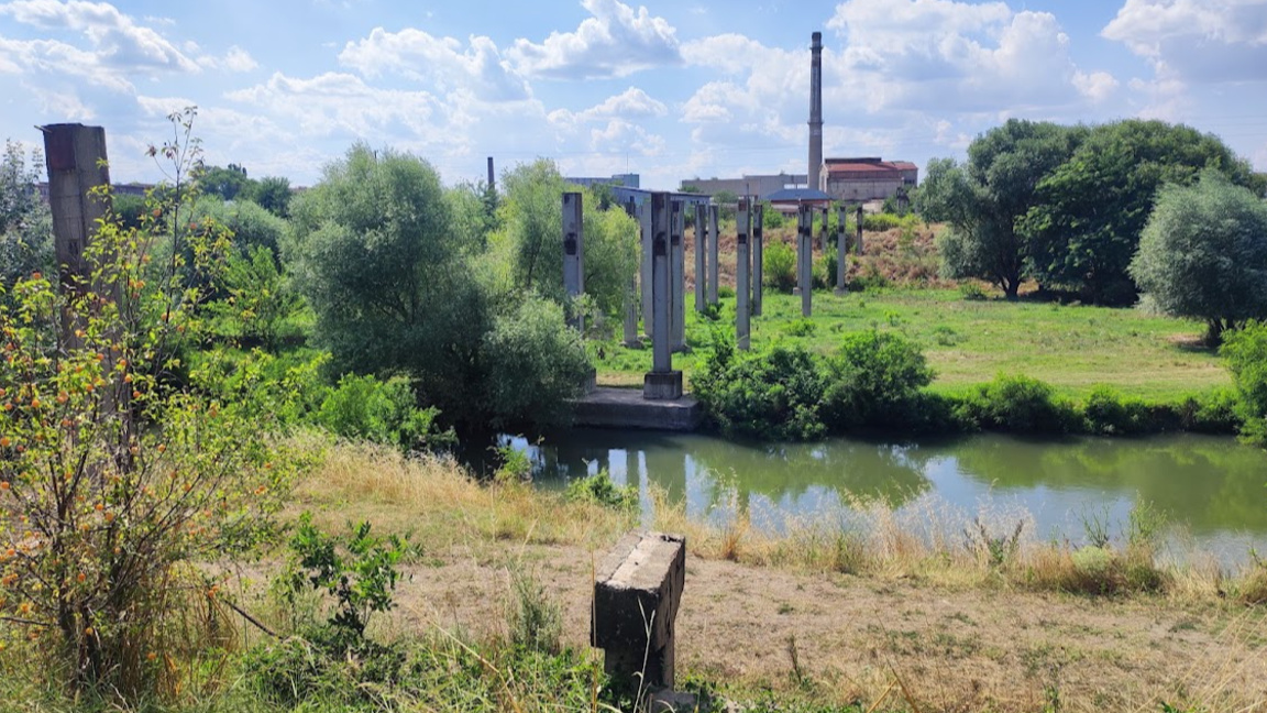 Укрепване на коритото на река Тунджа пре...