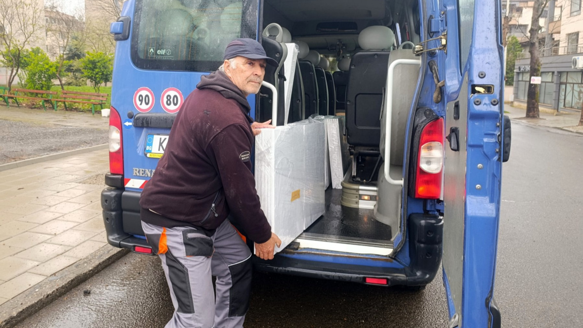 Областната администрация раздаде новите ...