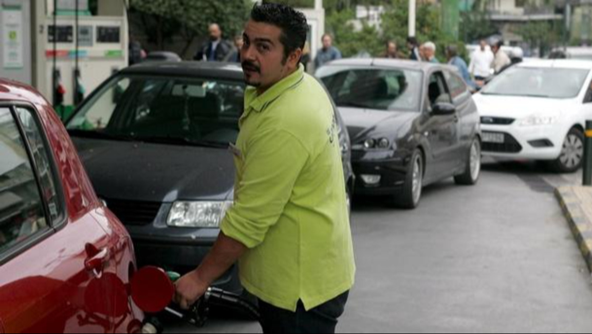 Затвориха десетки бензиностанции в Гърци...