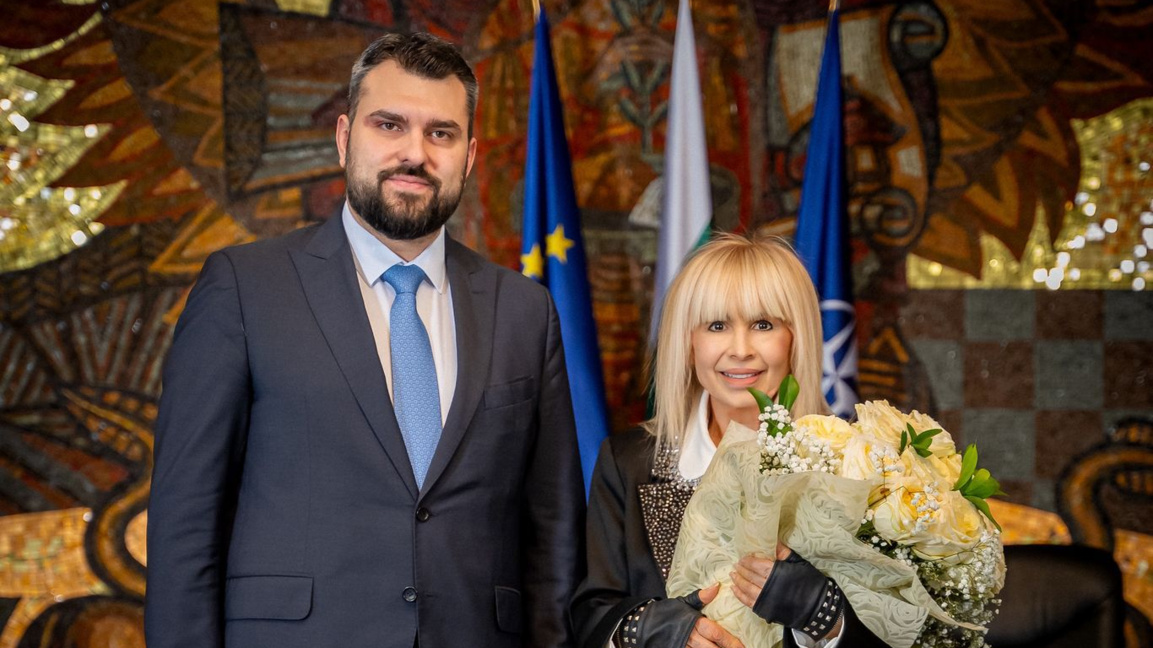 Lili Iwanowa mit „Goldenem Lorbeerzweig“...