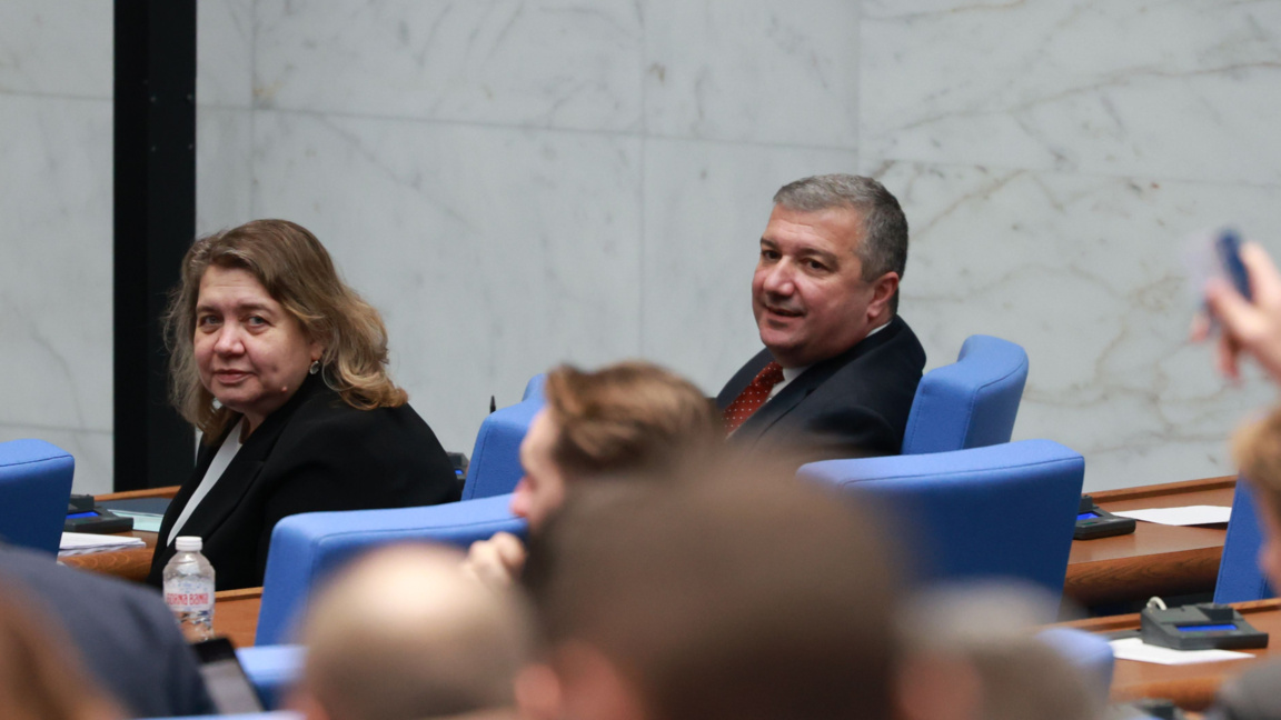 Депутатите от "БСП – Обединена левица" Наталия Киселова и Драгомир Стойнев в НС - 14 януари 2026 г.