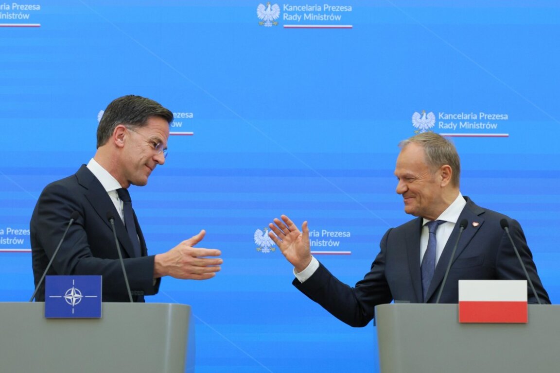 Пресконференция на Марк Рюте и Доналд Туск във Варшава, 26 март 2025 г.