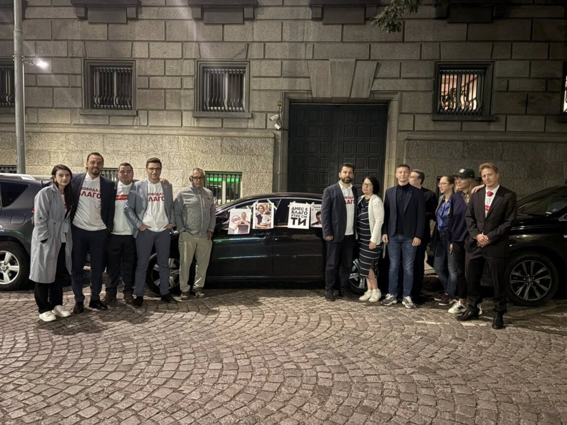 Рано тази сутрин депутати от ПП блокираха входовете към паркинга на Народното събрание