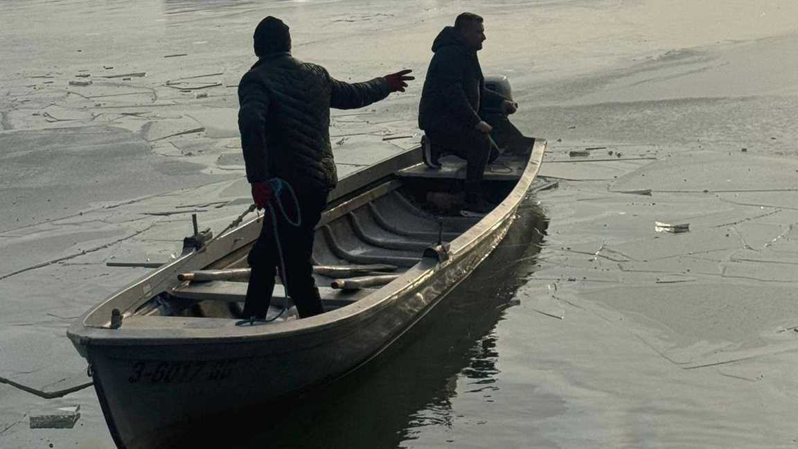 Наблюдават бреговата ивица...