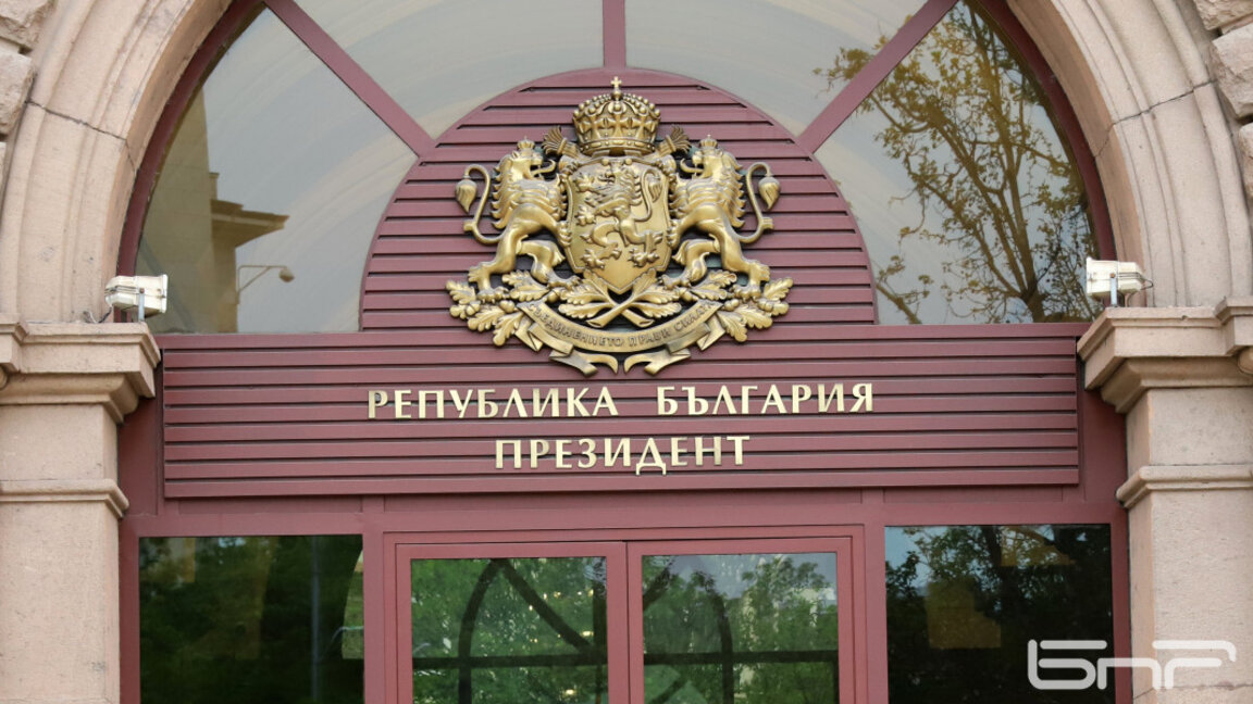 Радев: Президентството е единствената държавна институция без служебни автомобили