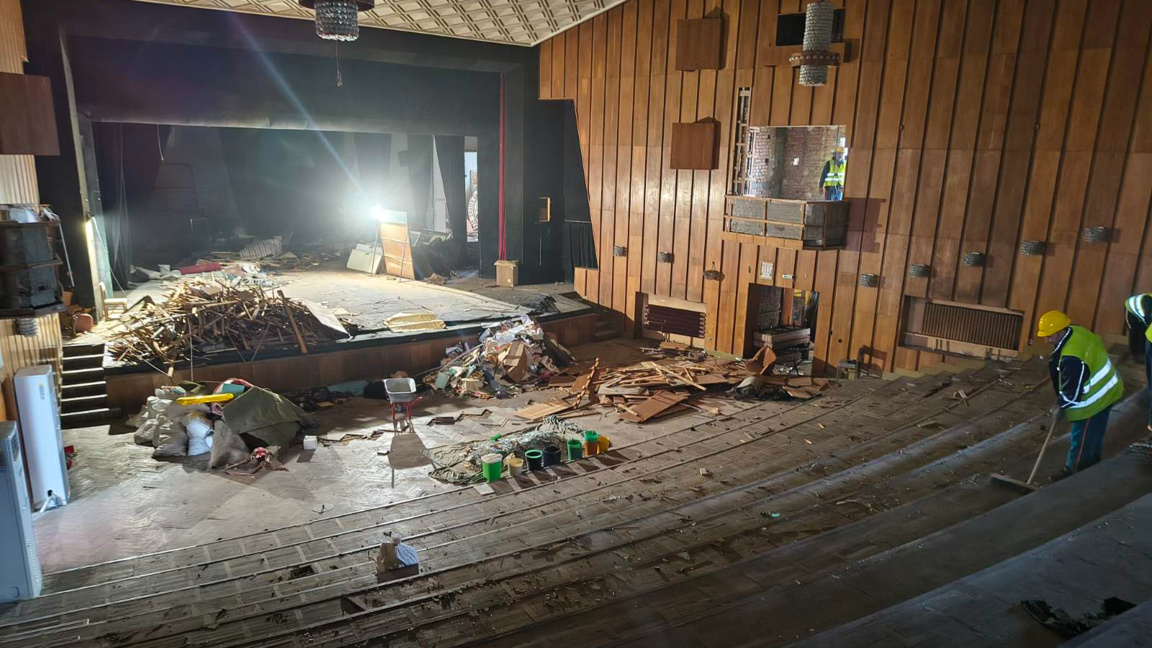 Ремонтират старата сграда на театъра в С...