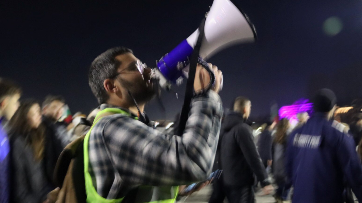 Задържаха криминално проявен с бомбичка на протеста в Пловдив 