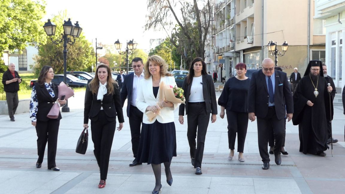 Президентът Йотова беше гост на празника...