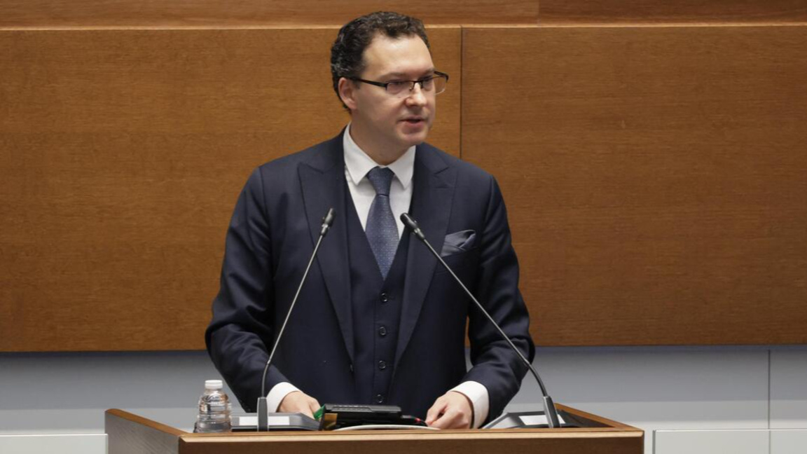 Министърът на вътрешните работи Даниел Митов говори пред депутатите в НС