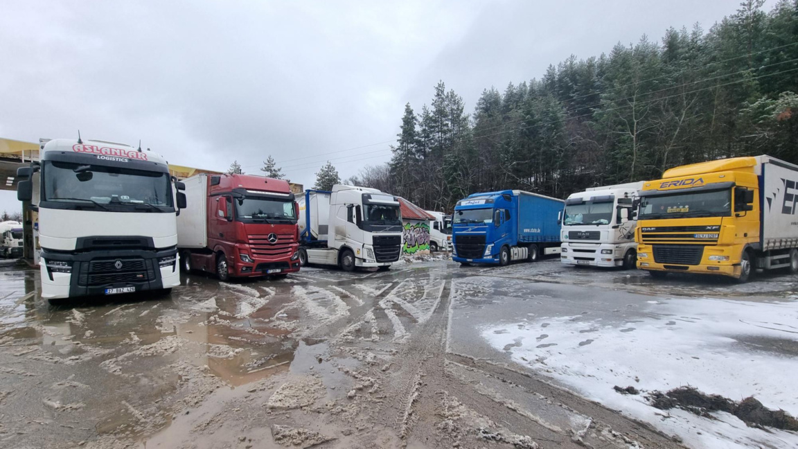 Niciun camion nu are voie să treacă granița cu Serbia și Macedonia de Nord
