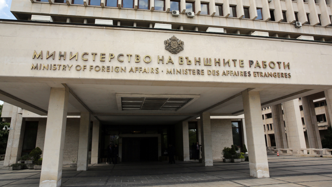 Редица авиокомпании отменят полетите си от и до Иран, предупредиха от МВнР