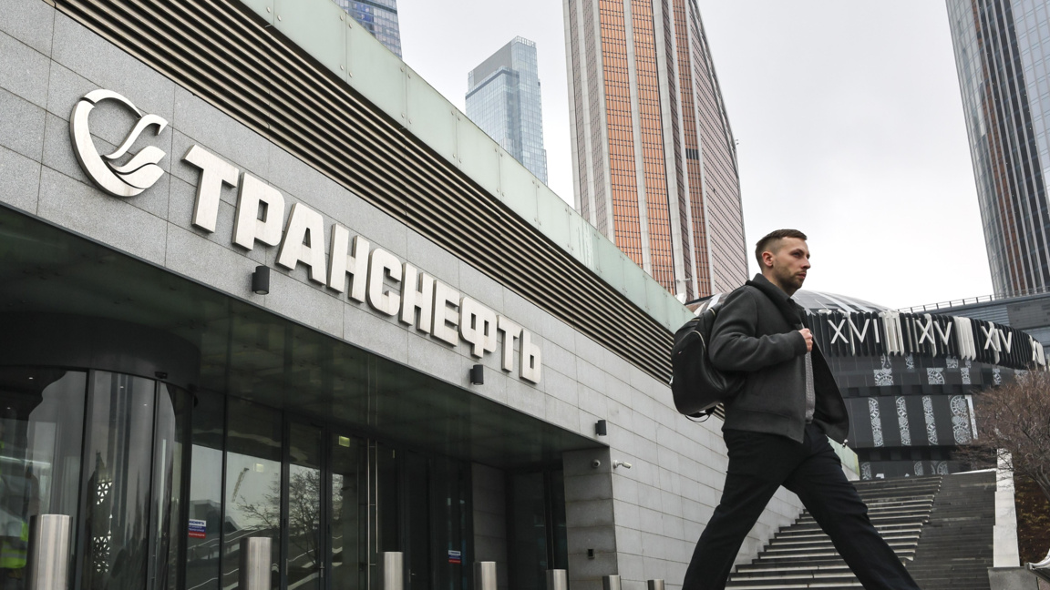 Великобритания санкционира "Транснефт" на 4-ата годишнина от войната в Украйна