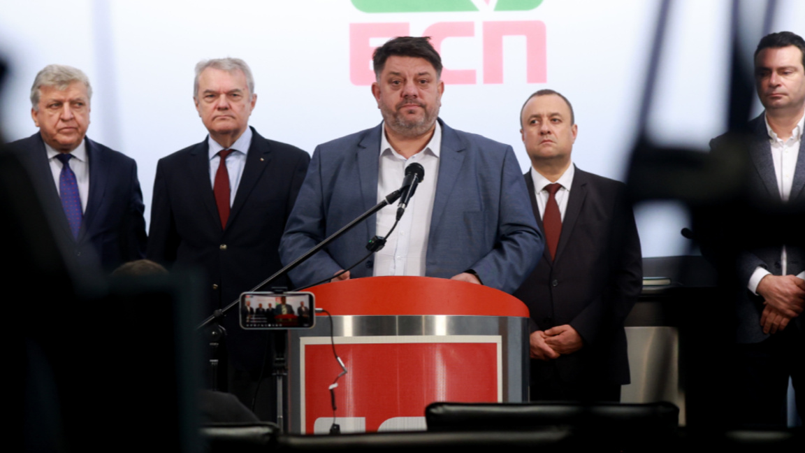 Изпълнителното бюро на БСП подава оставка