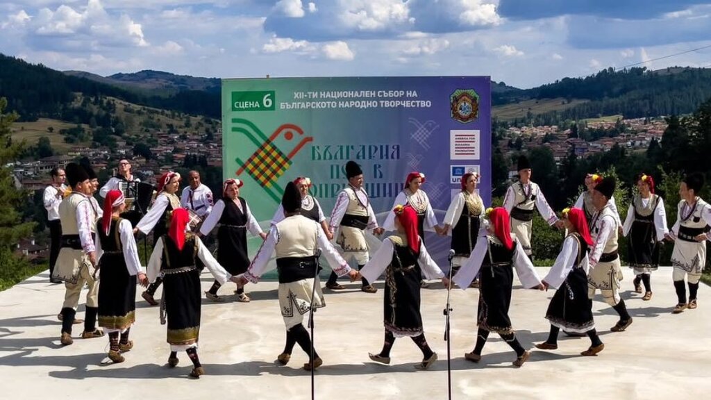 Tres días, seis escenarios y más de 7 000 participantes: Koprivshtitsa reúne a los mejores artistas aficionados de Bulgaria