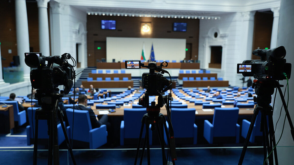 Депутатите гласуват петия вот на недоверие срещу кабинета “Желязков”