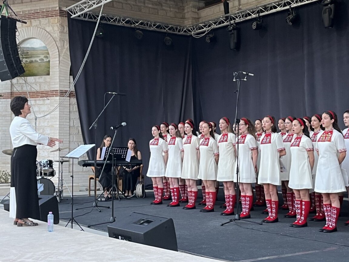 Венеция Караманова и Детският радиохор