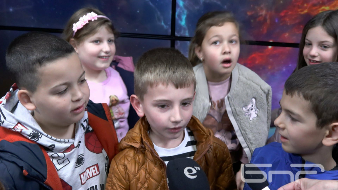 Първокласници в Смолян откриват света на...