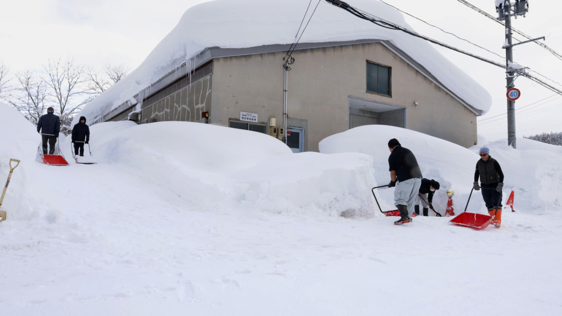 Най-малко 46 жертви на снеговалежите в Я...