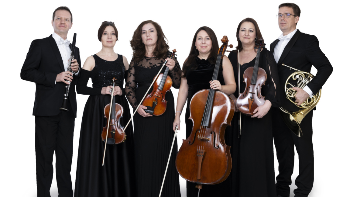 Настоящето представя бъдещето: Ансамбъл ...