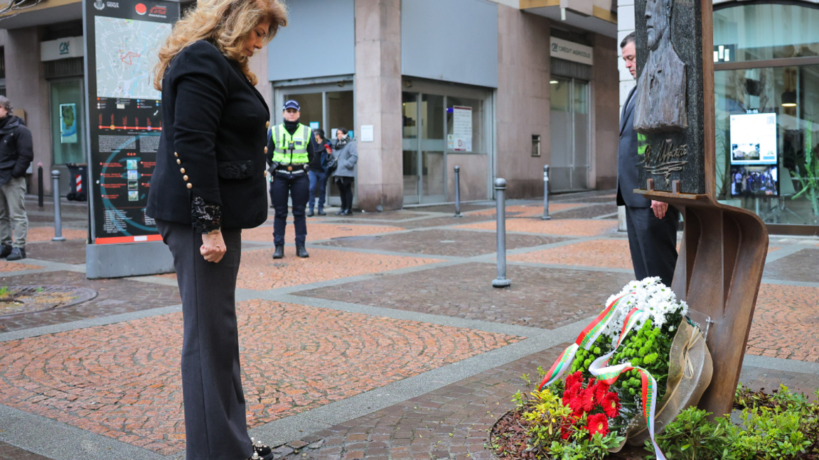 President Iliana Iotova pays tribute to ...