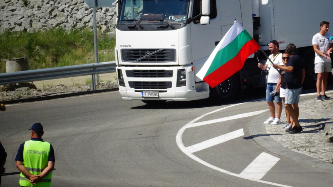 Пътят София-Русе е блокиран от недоволни заради водната криза в Плевенско