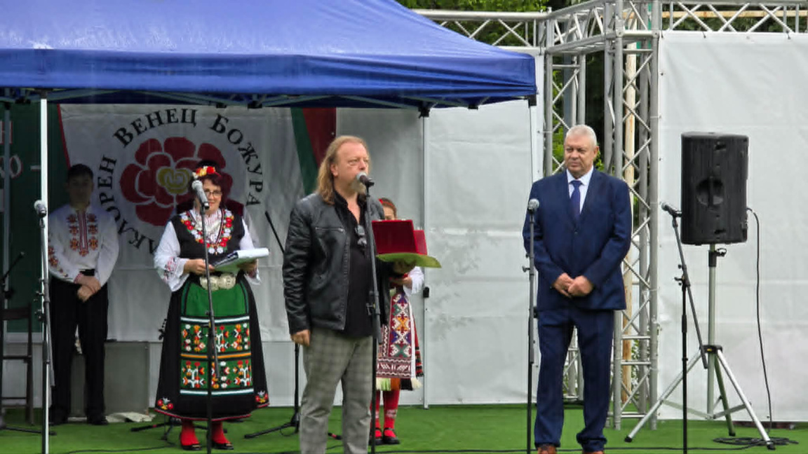 Димитър Христов получи наградата за цяло...