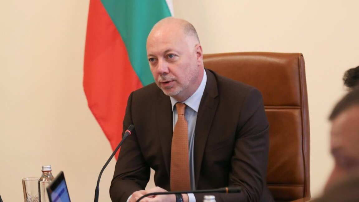 Премиерът определи като противоконституционно искането на президента за референдум за еврото