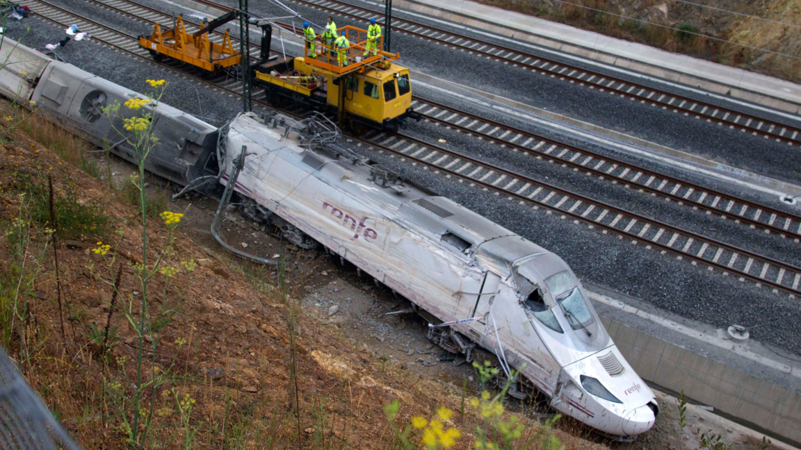 Дерайлирал високоскоростен влак в Испания