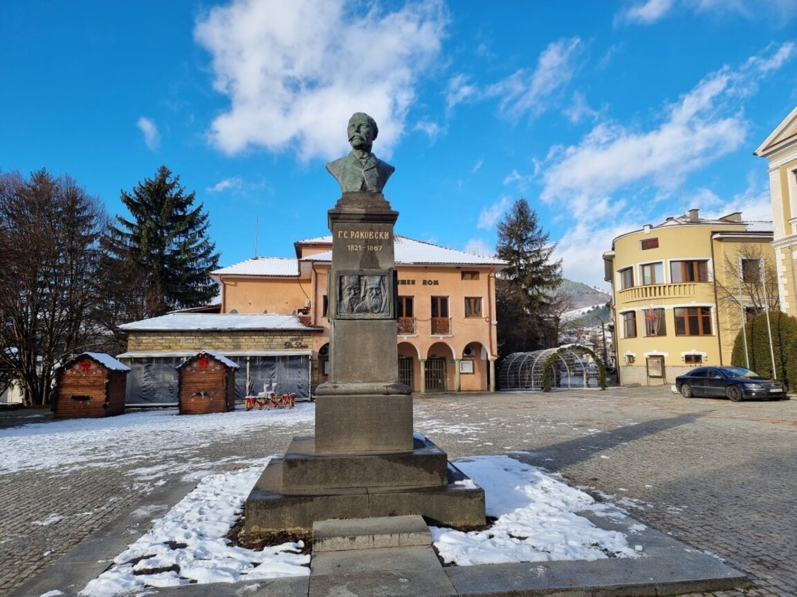 Паметник на Раковски в Котел