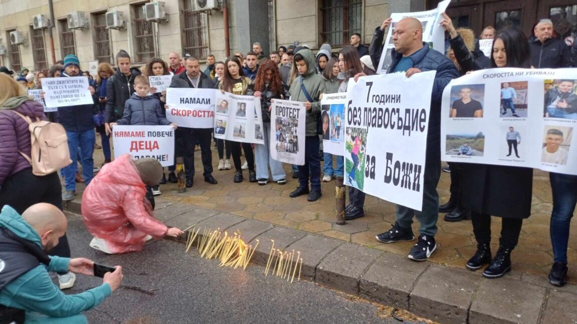 Пловдивчани на протест "Стига толкова смърт на пътя!"