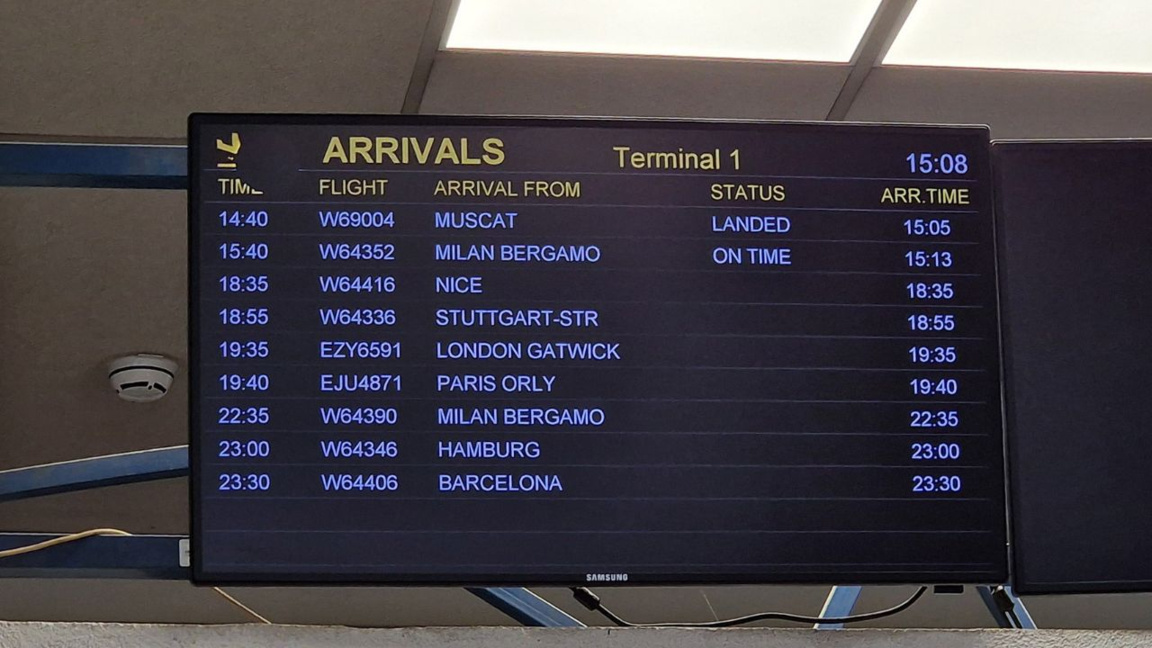 Primer avión de EAU aterrizó en Sofía tr...