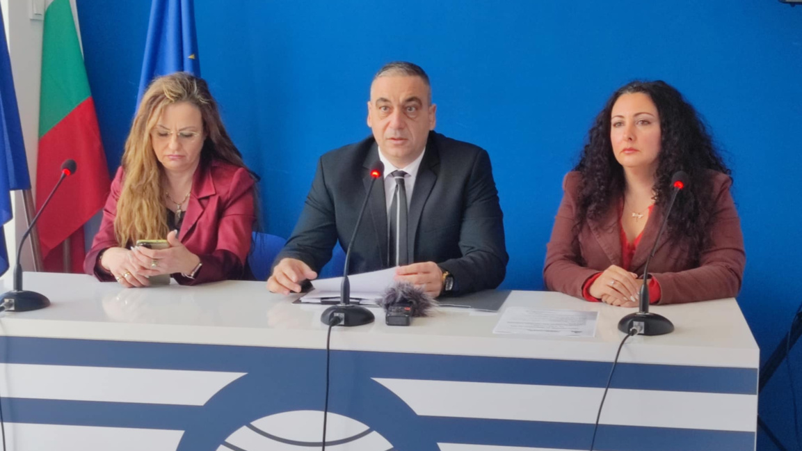 Партия "Трети март" подава документи за ...