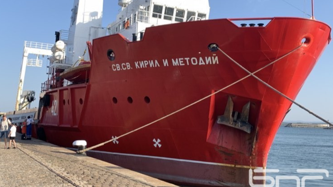 Българският кораб "Св. св. Кирил и Метод...